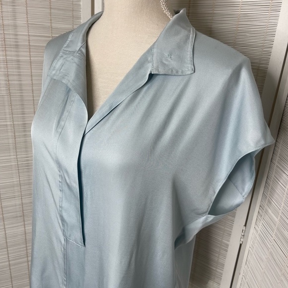 Vince Silk Blend Blouse Soft Blue Size M New with Tags - Picture 2 of 9